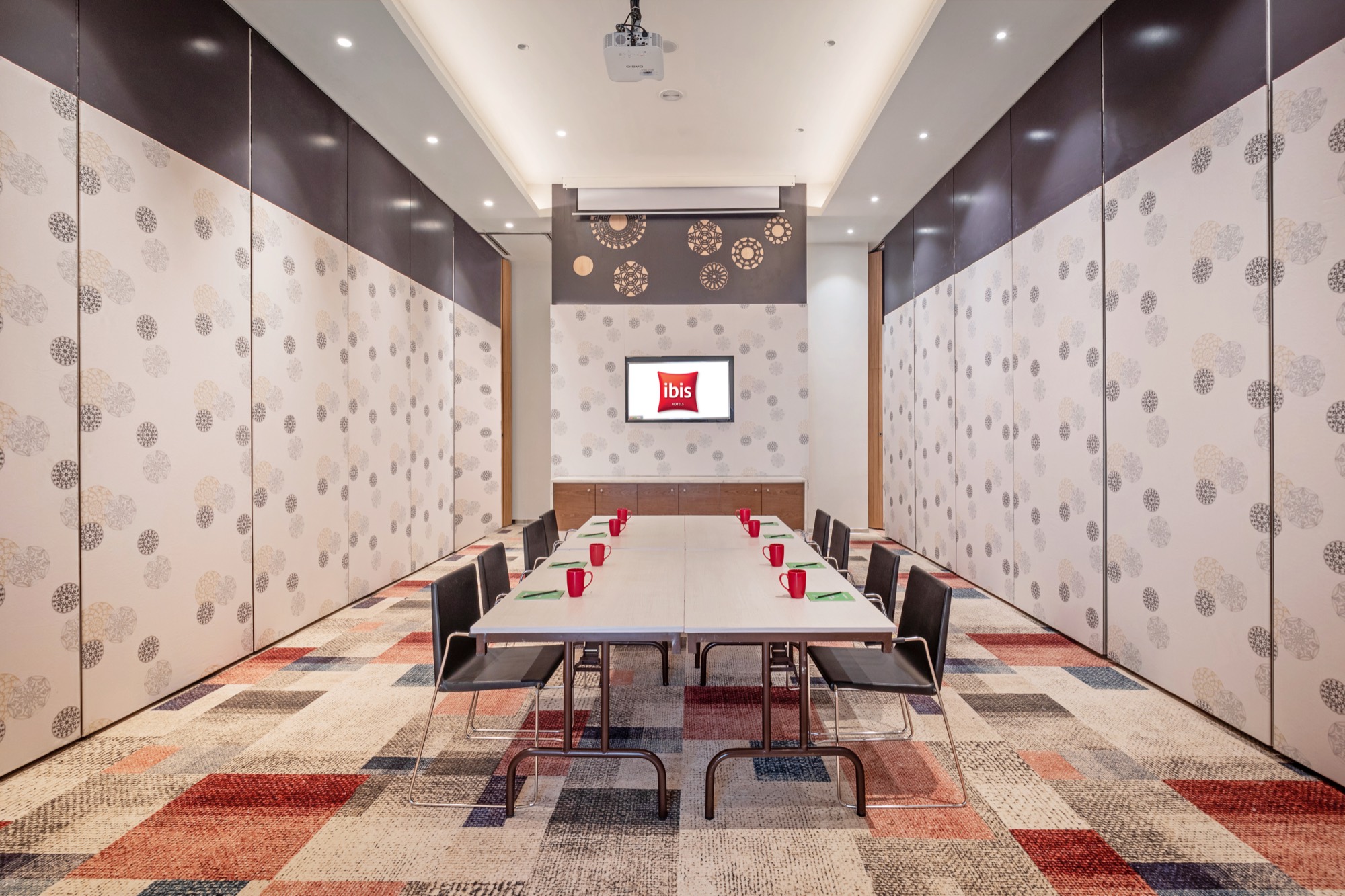 IBIS KOLKATA — still 20