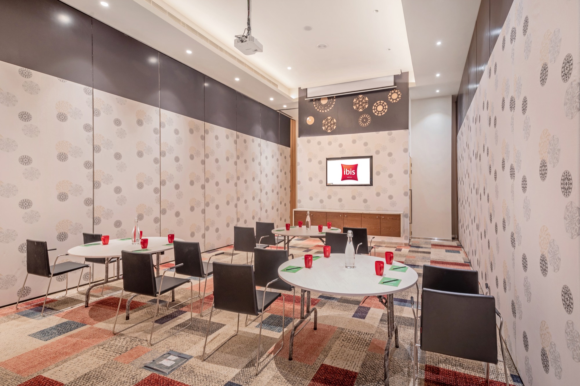 IBIS KOLKATA — still 21